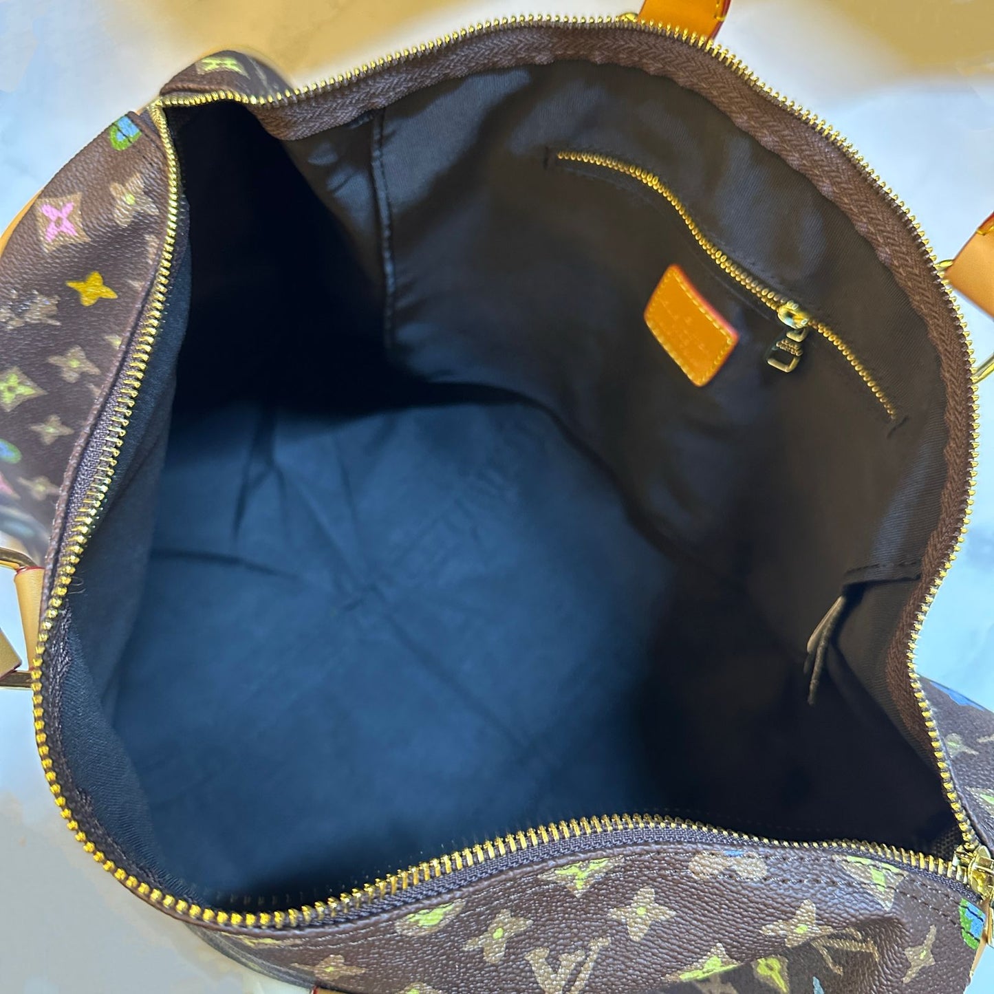 حقيبة سفر من لويس فيتون سوبر ماستر