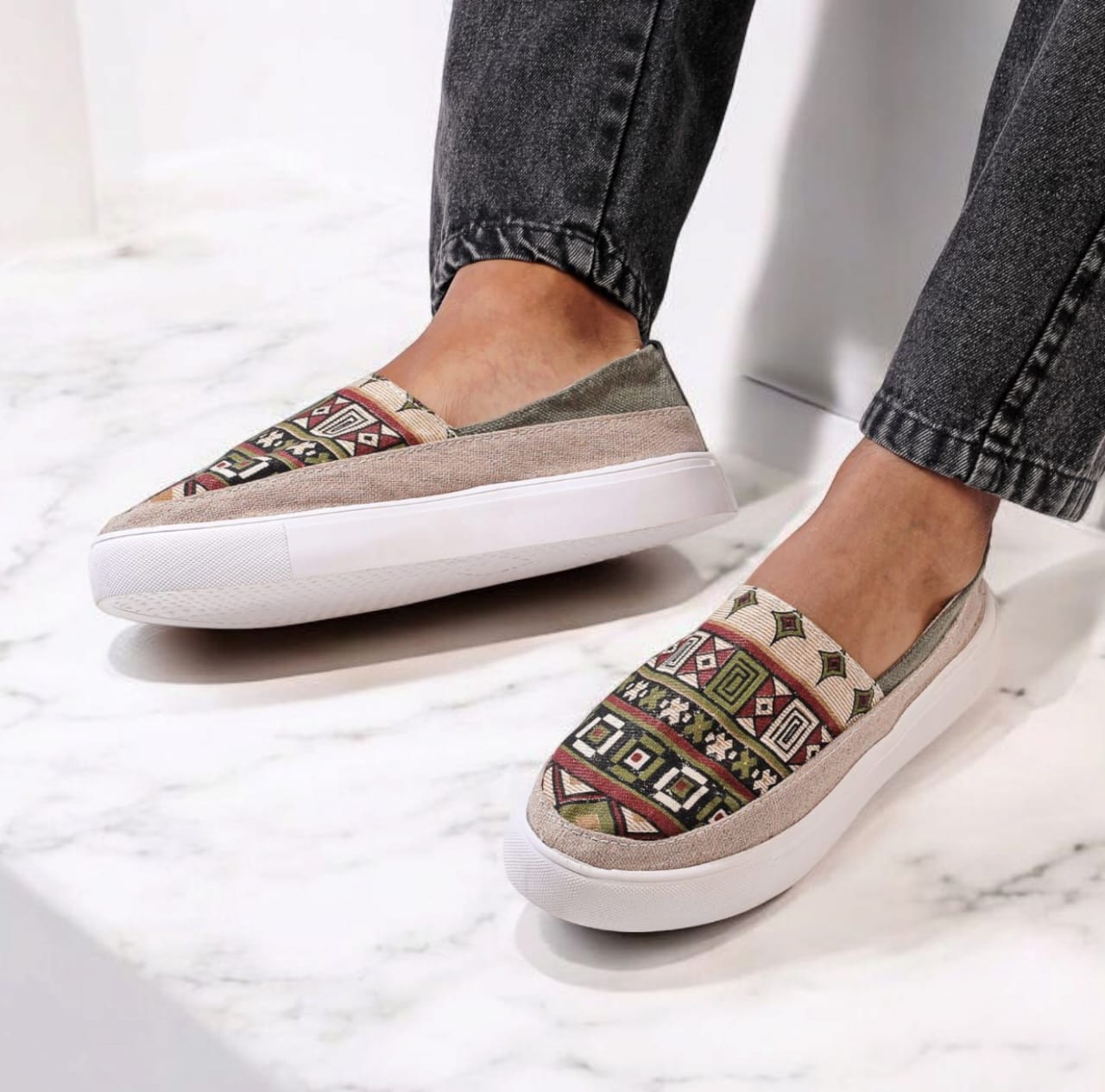 شوز رجالي كاجوال بخامات طبيعية وألوان صيفية try 
Try – Men’s Casual Shoes | Natural Fabric – Summer Colors